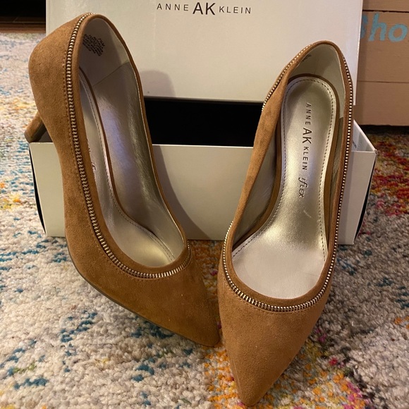 Anne Klein Shoes - Anne Klein Tan pumps w/zipper detail, 7.5